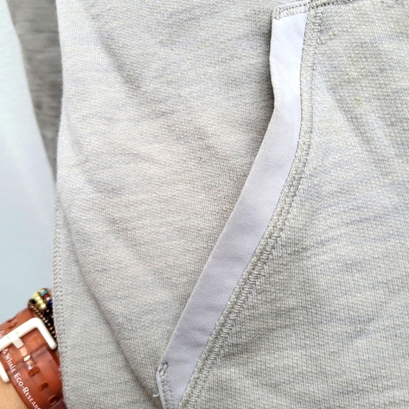 Lululemon sweater Harmonious HoodieHeathered Buff / Silver Spoon - Picture 6 of 14